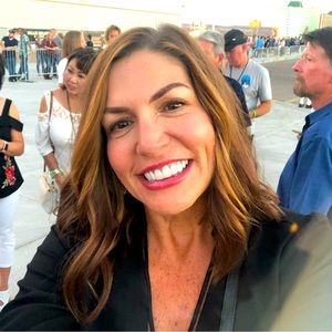 Meet your Posher, Suzanne